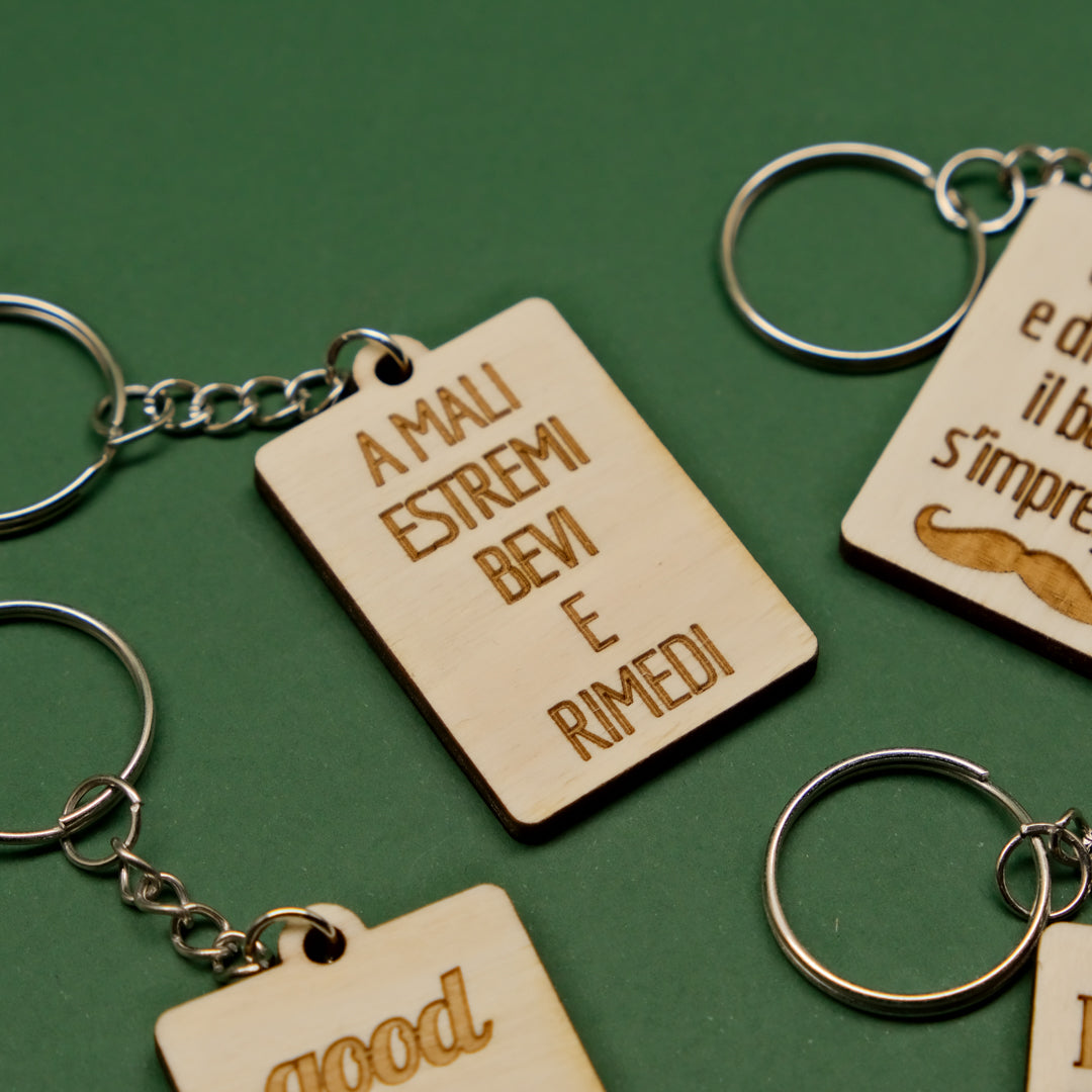 Portachiavi con frasi in legno