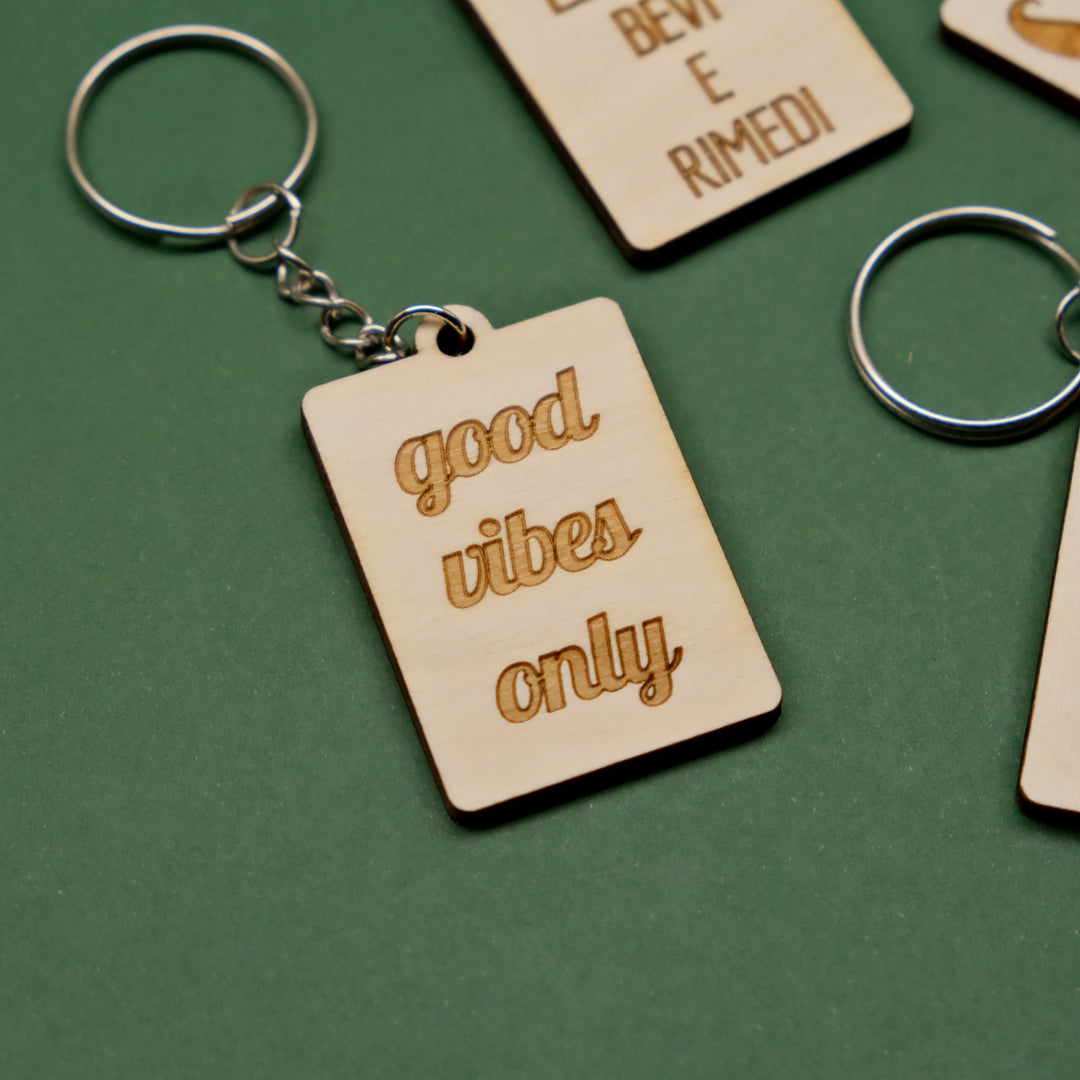 Portachiavi con frasi in legno