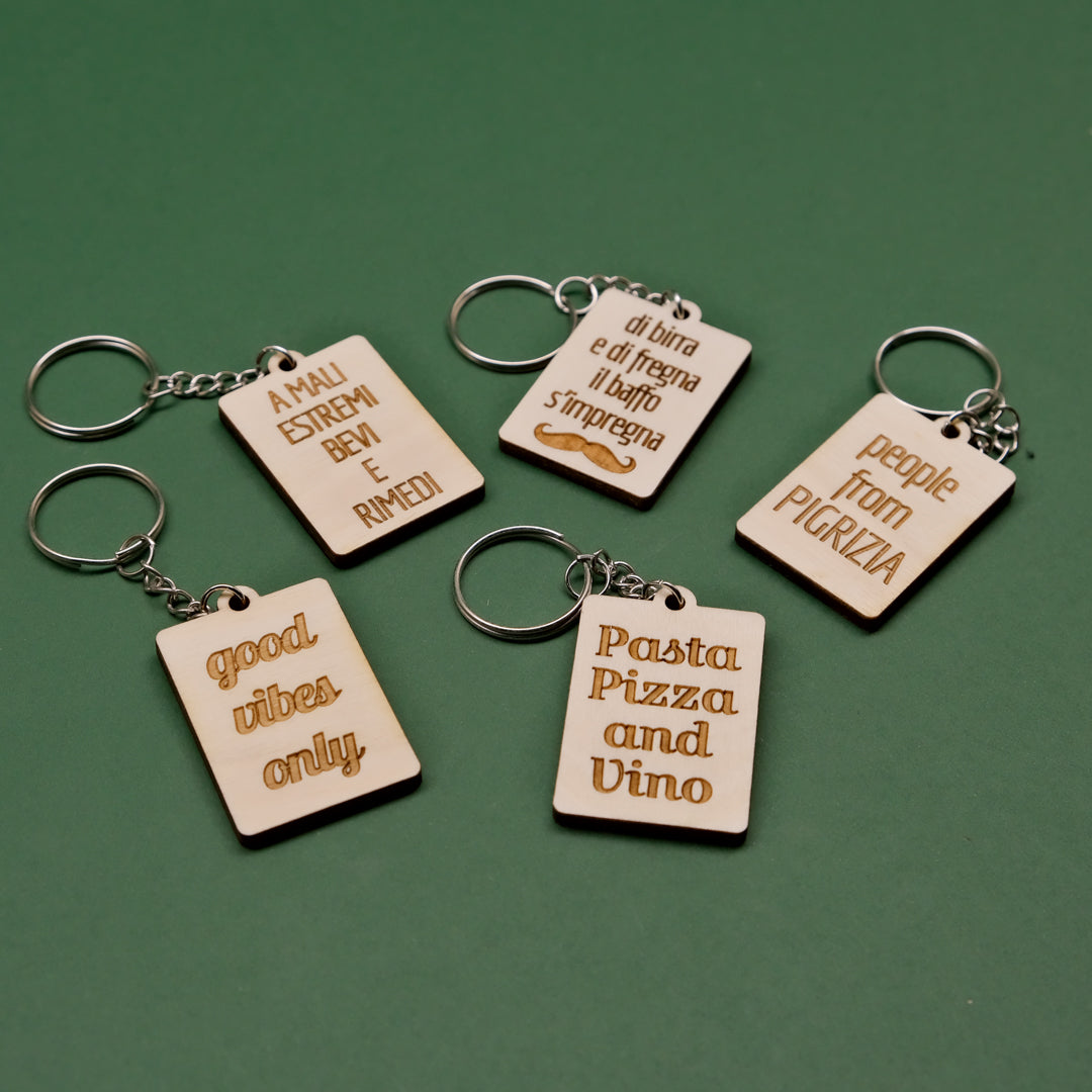 Portachiavi con frasi in legno